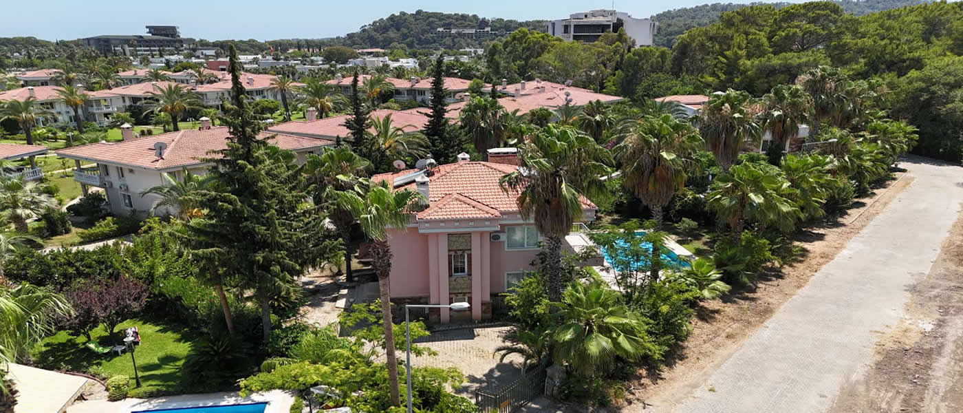 Kemer Çamyuvada Satılık Havuzlu Müstakil Villa
